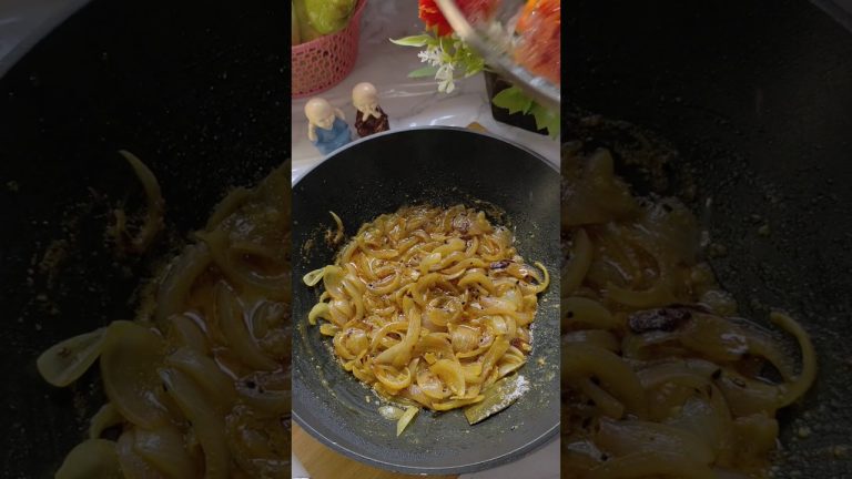 Garmi me khana nhi banana but kuch accha bhi khana hai | Malai pyaaz sabji #shorts #youtubeshorts