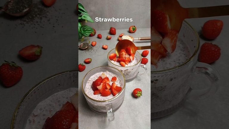 Strawberry Overnight Oats ! #overnightoats #healthyrecipe #highprotein #healthyfood