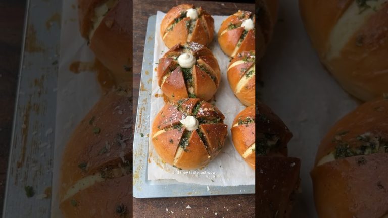 EPIC Korean Garlic Cream cheese buns recipe 😍 you can’t stop at 1!! #shorts #korean