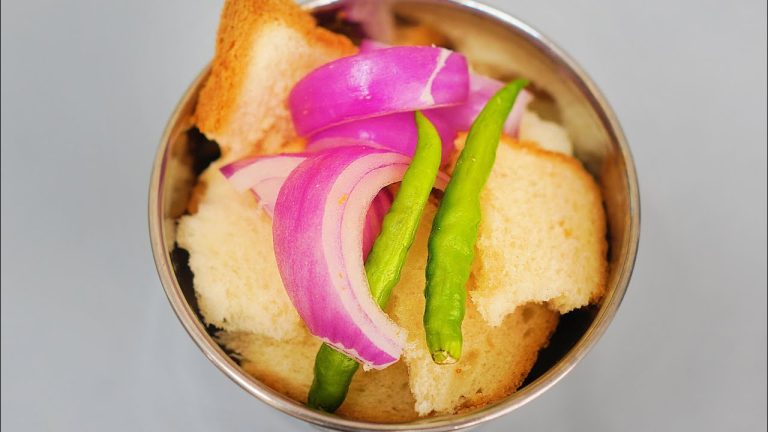 10 min recipe with Leftover bread  मात्र 5 मिनट में बनाये बची हुई ब्रेड से टेस्टी नाश्ता