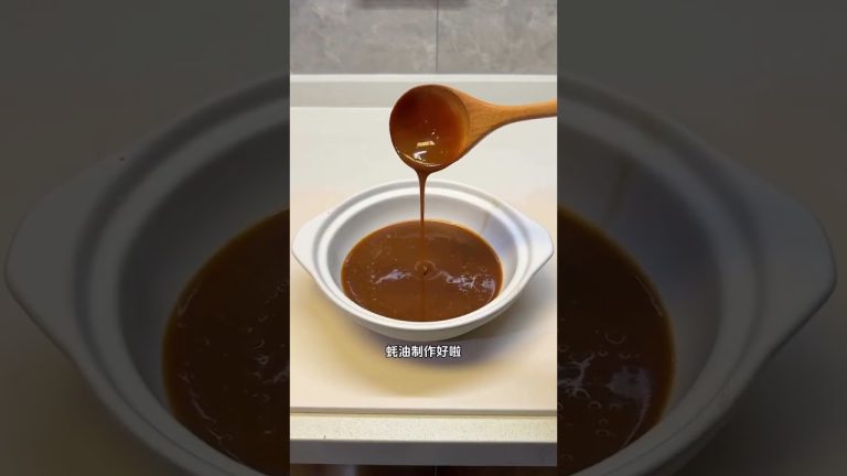 After a busy day, treat yourself to some steamed seafood.