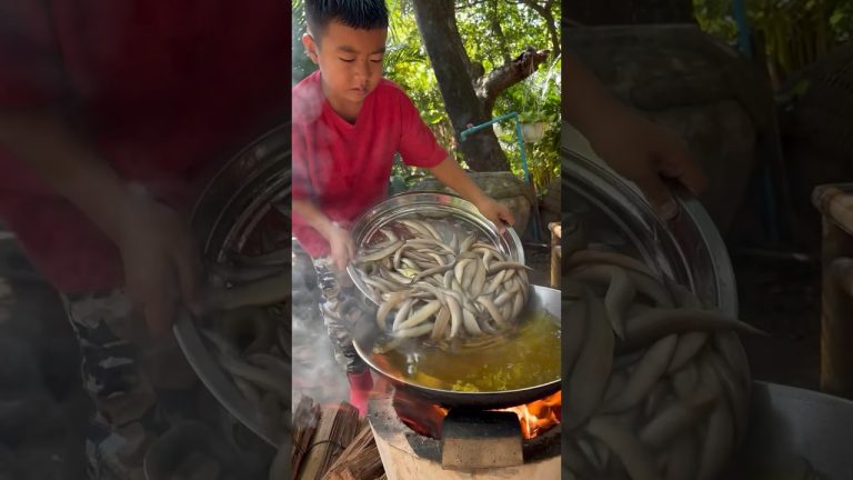 Chef Seyhak cook river fish with skills
