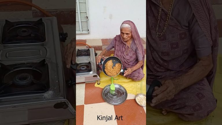 Sukhadi Recipe 😍 Traditional Gujarati recipe 😋 Sweet #shorts #sukhadi #healthy #sweet