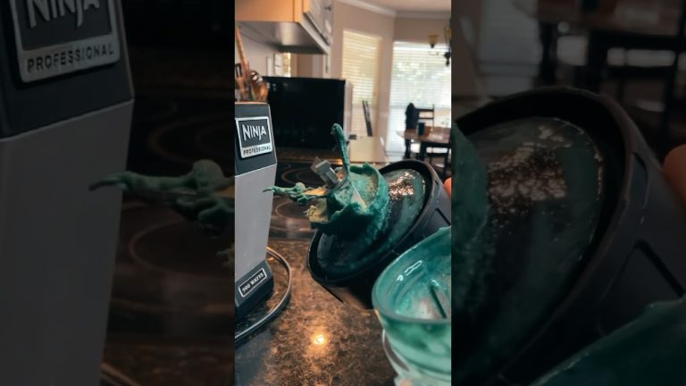 Incredible Hulk smoothie recipe 💚 #smoothie #recipes #shorts #quickrecipe #breakfast