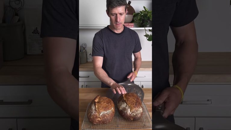 The magic of half whole wheat half white flour (recipe 👇🏼). Best of both worlds! #baking #bread