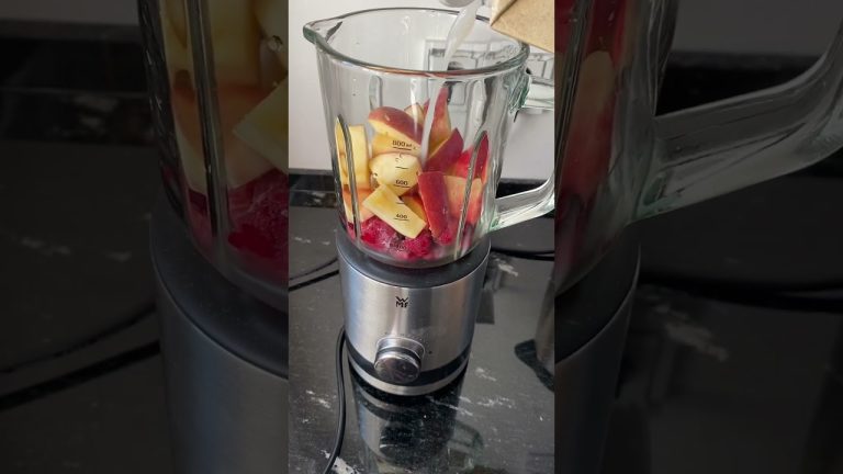 Perfect Summer Smoothie 😊 #smoothie #smoothierecipes #shorts