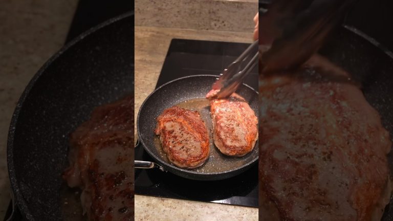 Quick and easy steak with red wine sauce #shorts #cooking #foodie #dinner #dinnerideas #recipe