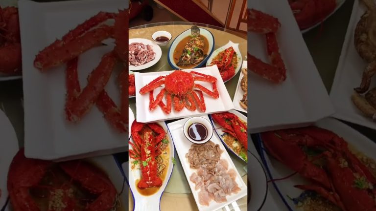 Would you join me for this feast? – Seafood galore! 🦞🍤 #seafood  #feast  #foodie #lobster #crab