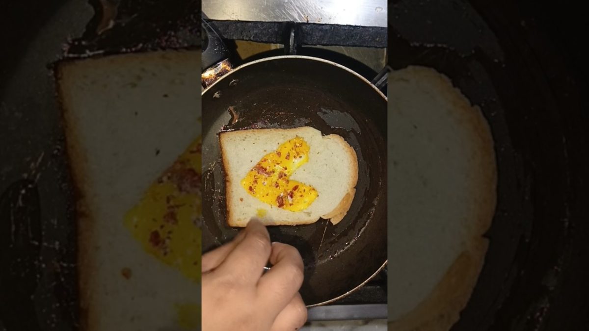 egg toast 🩷 #food #cooking #recipe #trendingshorts #streetfood #short