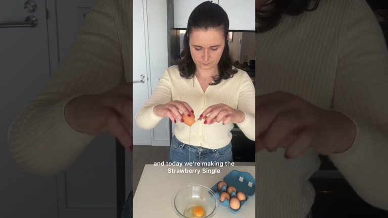 SINGLE SERVE STRAWBERRY YOGHURT BAKE 🍓💪🏻 #recipe #highproteinbreakfast