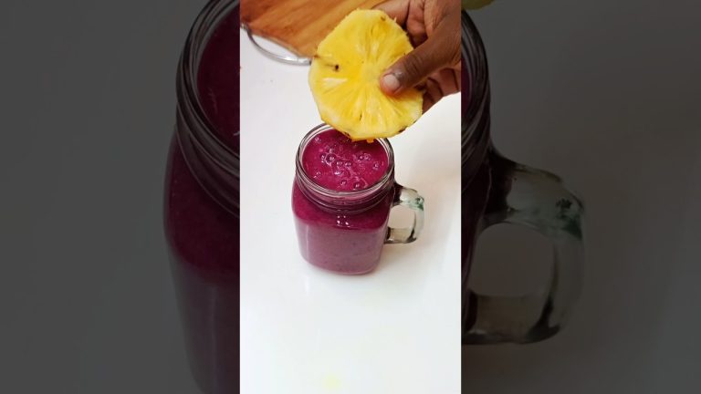 pineapple 🍍 N Dragon fruit smoothie 😋🤩#shorts #youtubeshorts #ytshorts #viral #trending #short