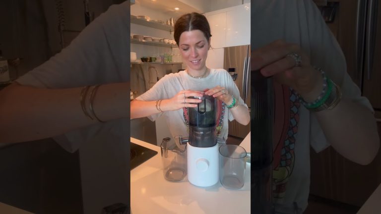 🫐Cold Press Blueberry Juice – using compact Nama J3 Juicer cover RIANE55 #healthylifestyle #shorts