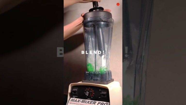 Craving Cloudy, Creamy, and Insta-Worthy Smoothies for Your Shop?