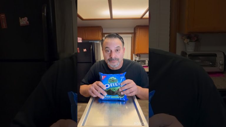 Mint Chip Oreo ice cream rolls #homemade #dessert #icecream #recipe #shorts #fyp #food #fyp #foryou