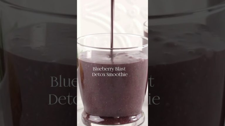 Blueberry Detox Smoothie Recipe (How To Detox Your Body Naturally)