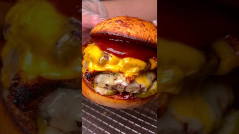 برجر لحم البقر المشوي بالجبنة | Grilled Cheese Beef Burger | ग्रिल्ड चीज़ बीफ़ बर्गर #burger