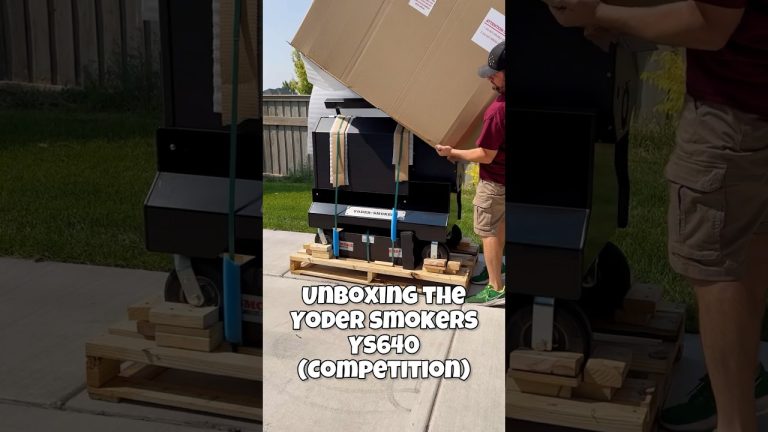 Unboxing the Yoder Smokers YS640S Competition style smoker 🔥 #bbq #foodshorts #unboxing