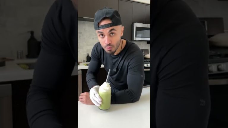 Replace one of your meals with this smoothie when you’re trying to lose weight #shorts #weightloss