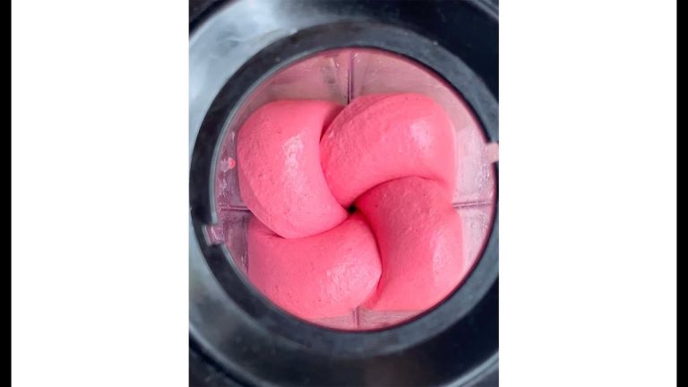 Raspberry Smoothie Bowl in the MOD Blend Pro