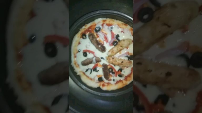 2 types pizza Chicken and beef kabab pizza #short #shorts #recipe