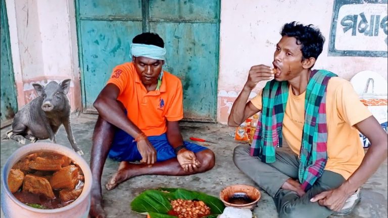 Matka Pork cooking village style I matka pork recipe | Cooking & eating pork curry