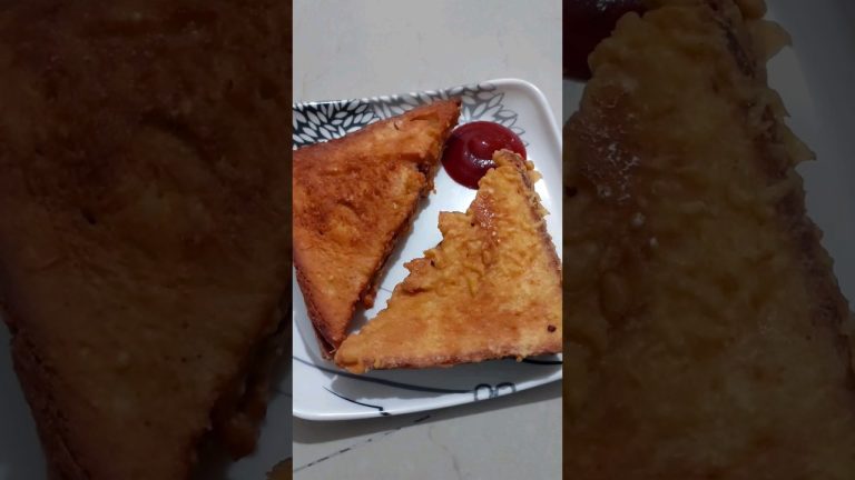 Bread pakoda & barish #ytshots #breadpakora #youtubeshorts #recipes