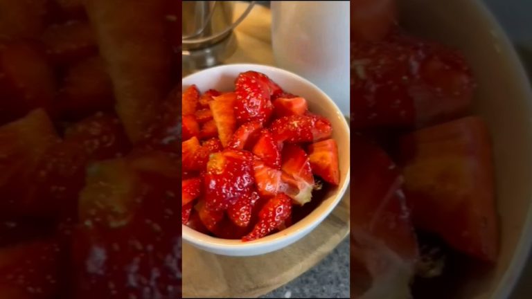 The Best Smoothie ❤️🍓🍓🍓 #strawberry #banana #smoothie #shortsfeed #shorts