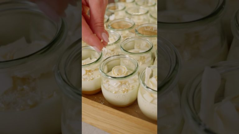 Kokos Panna Cotta mit MANGO-PASSIONSFRUCHT Füllung
