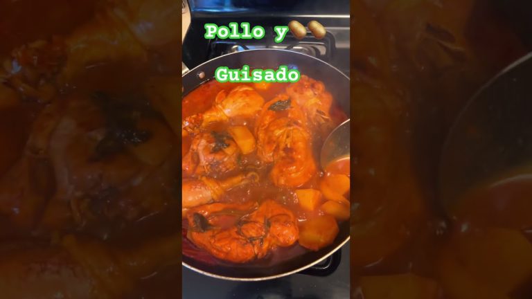 #pollo #guisado # con papas 🥔 y salsa líquida deliciosa