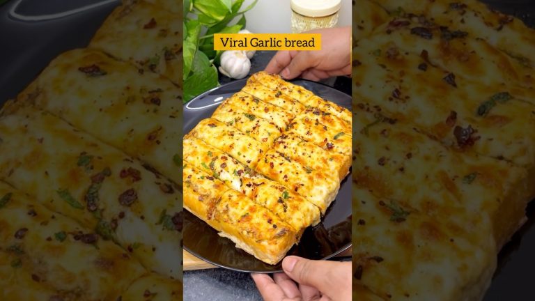 #shorts 2 min garlic bread | Ye Recipe itni Viral kaise? 🤯 World's cheesiest garlic bread