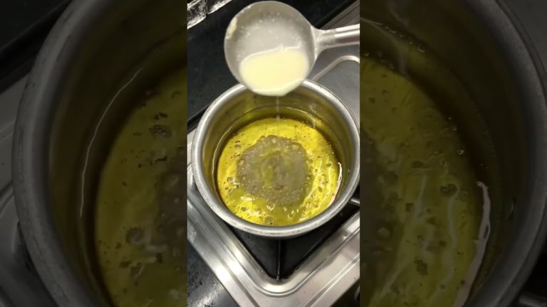 हलवाई से भी अच्छा घेवर हमने घर पर बनाया । #ghevar #ghevarrecipe #shorts #recipe