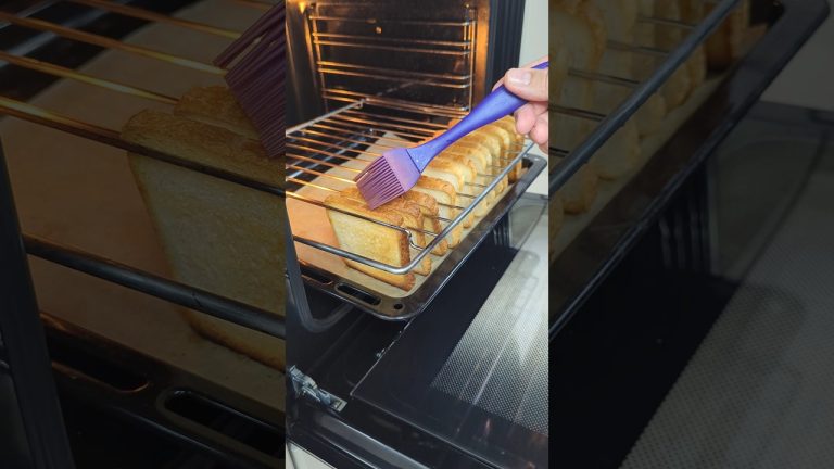 Be sure to remember this trick! How to cook toasted bread in the oven
