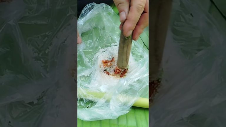 Grilled pork ribs dipped in salt and chili #cooking #countryfoods #villagecooking #food