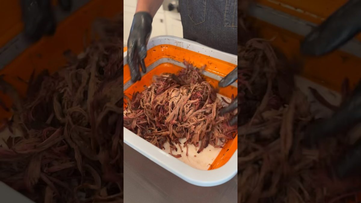 Shredded Brisket on the Traegergrill. Gonna make some Pizzas with it.