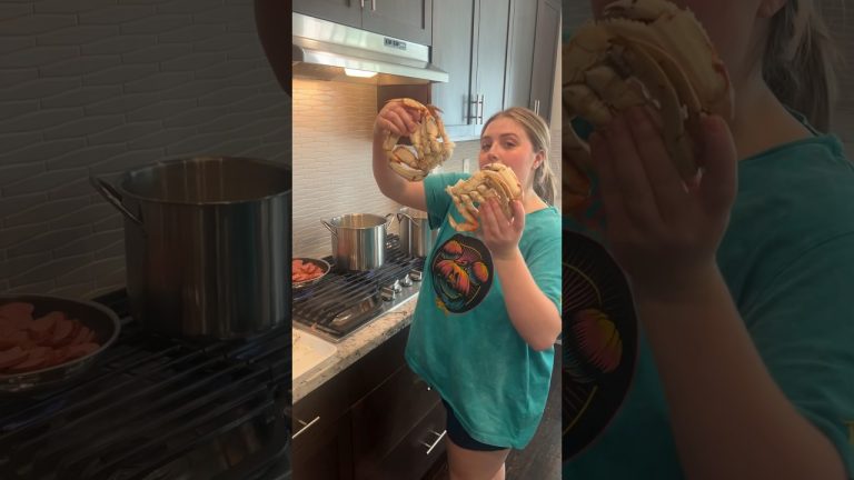 First time MAKING & TRYING a seafood boil 😍👀🦀🦐 #kikizcosmeticz