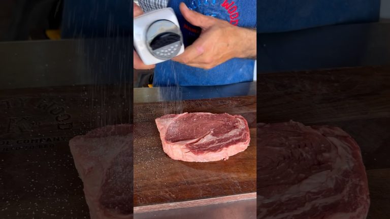 BEST Way To Salt Steak 🥩 #steak #salt #ribeyesteak #ribeye #bbq