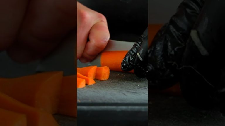 ❤️ Kotelett vom Schwein mit Apfelgrieben und karamellisierten Karotten #shortsmitmarietta #food