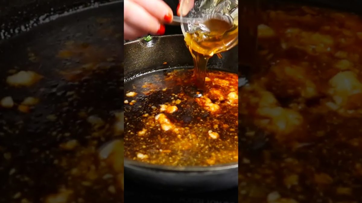A Fresh Twist on the Traditional Recipe ~ Yummy Honey Peanut Pad Thai! 🍯🥜🥢 #shorts