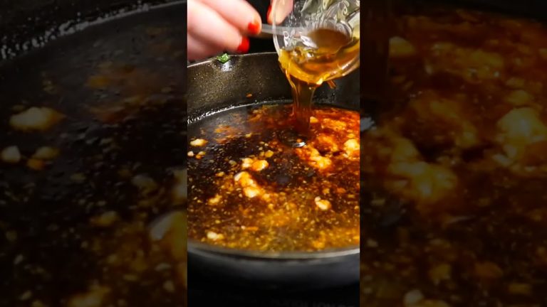 A Fresh Twist on the Traditional Recipe ~ Yummy Honey Peanut Pad Thai! 🍯🥜🥢 #shorts