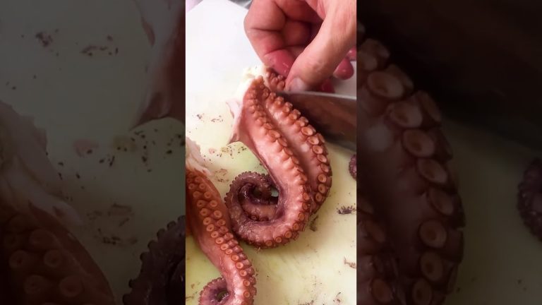 Octopus and shrimp with potatoes and peas🦐🐙 #shorts