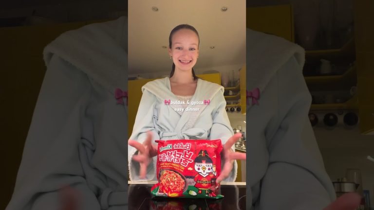 Buldak ramen & gyoza dumplings dinner 🍜🥟🍙 #buldak #gyoza #dumplings #ramen #dinner