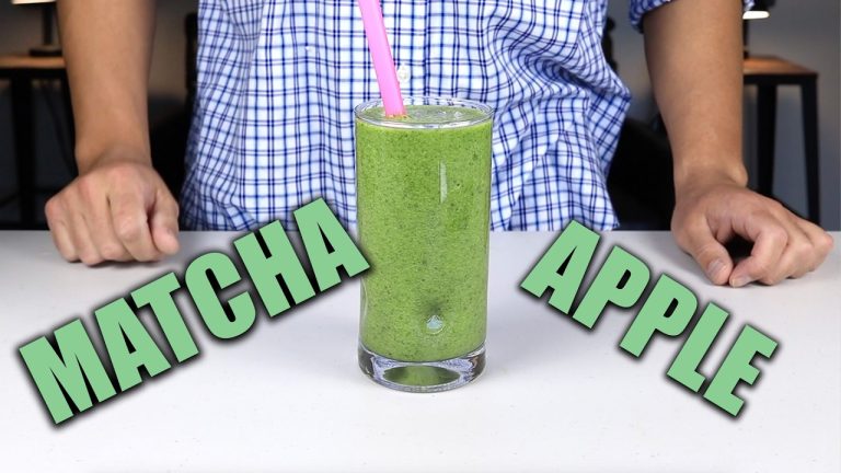 How to Make a Matcha Green Apple Chard Smoothie | Healthy Smoothie Recipe