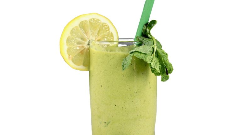 How to Make a Mint Matcha Pineapple Smoothie | Healthy Smoothie Recipe