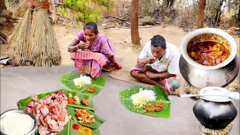 village tribe people's daily routine!they cooking CHICKEN CURRY recipe for eating with hot rice