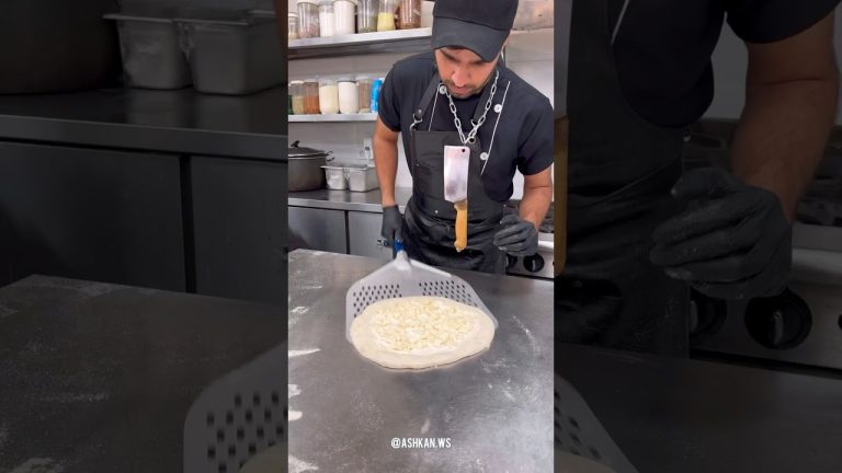 Pesto & turkey neapolitan pizza with buratta chesse recipe🍕🧀🍃🔥#pizza #cooking #recipe #shorts