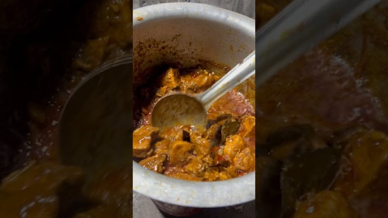 Oily oily 😋 #shortvideo #youtubeshorts #chickenrecipe #foodiemaabeta #streetfood