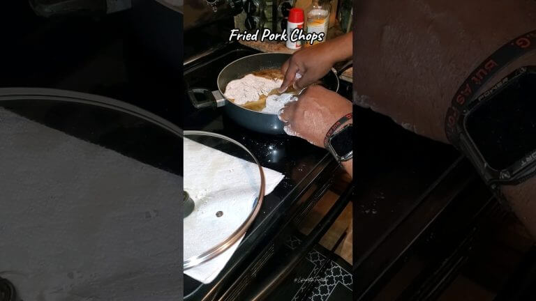 Cook Dinner With Me Fried Pork Chops #shorts #cooking #friedporkchop #cookingvideo #easydinnerideas