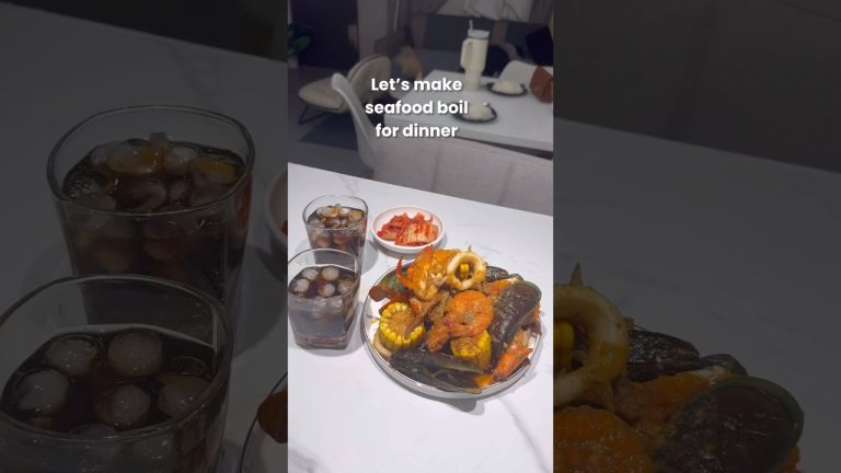 Let’s make seafood boil for dinner. #homecooking #cooking #cookingasmr #seafood #seafoodboil