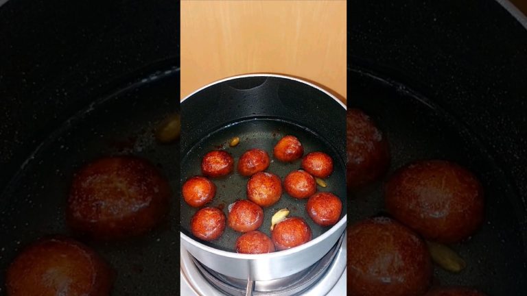 পাউরুটি দিয়ে গোলাপজাম মিষ্টি👌🍨#breadgulabjamun #shorts #recipe #viralvideo #cooking