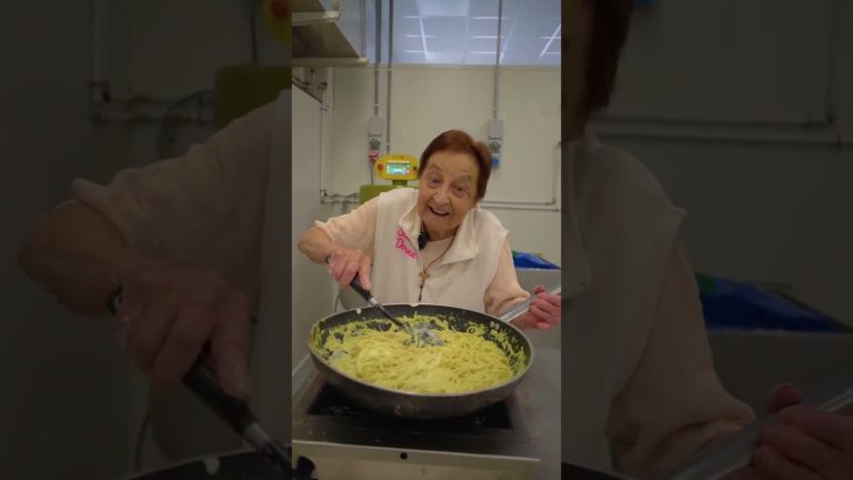 PASTA WITH PISTACHIO PESTO AND BURRATA 😋irresistibly creamy! #recipe #delicious